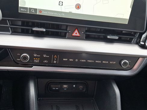 Used 2025 Kia Sportage EX image 13