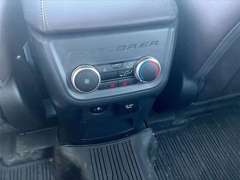 Used 2025 Ford Explorer Platinum w/ Ultimate Package image 27