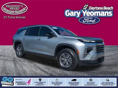 Used 2025 Chevrolet Traverse LT