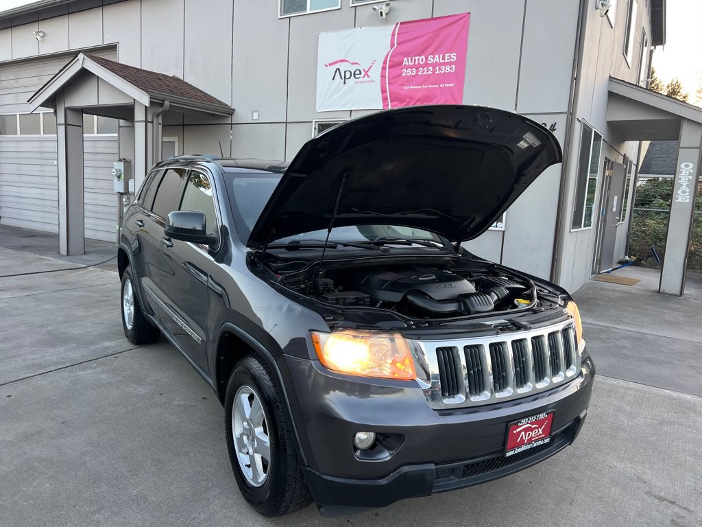 Used 2011 Jeep Grand Cherokee Laredo AWD/4WD image 9