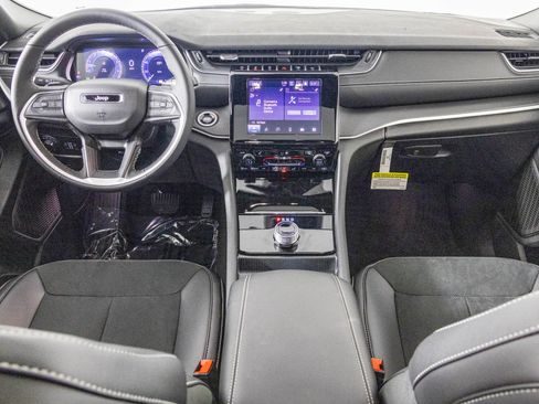 New 2025 Jeep Grand Cherokee Altitude image 3