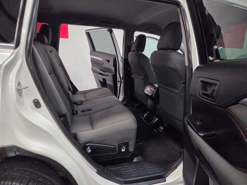 Used 2019 Toyota Highlander LE image 61