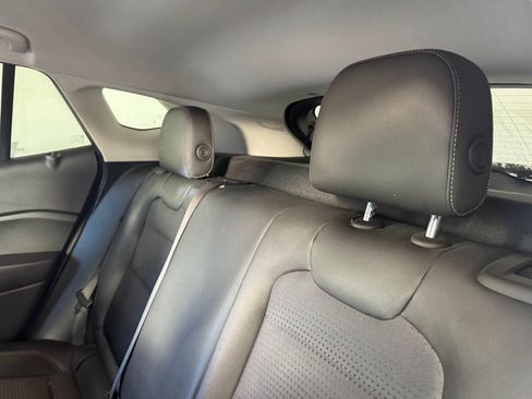 Used 2024 Chevrolet Trax LT FWD image 11