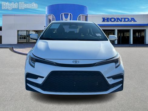 Used 2024 Toyota Corolla SE image 6