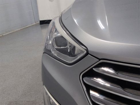 Used 2015 Hyundai Santa Fe GLS image 11