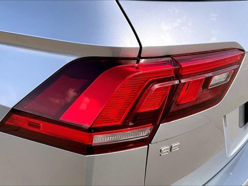 Used 2023 Volkswagen Tiguan SE R-Line FWD image 28