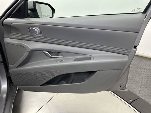Used 2025 Hyundai Elantra SEL FWD image 36