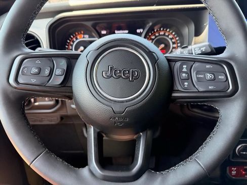 Used 2025 Jeep Wrangler Unlimited Sport AWD/4WD image 17