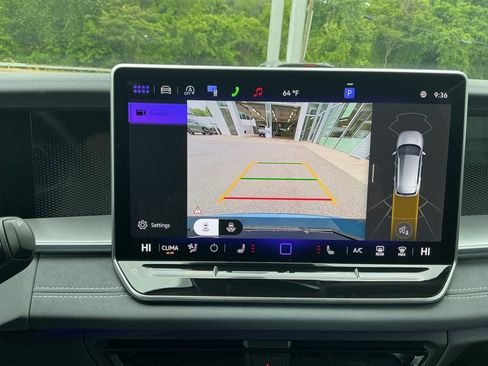 Certified 2025 Volkswagen Tiguan SE FWD image 23