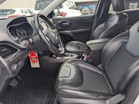 Used 2019 Jeep Cherokee Latitude Plus w/ Cold Weather Group AWD/4WD image 25