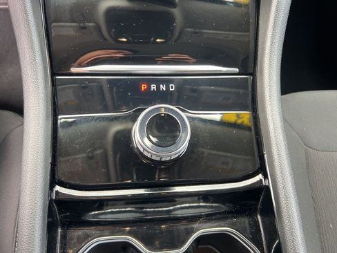 Used 2023 Jeep Grand Cherokee Laredo image 17