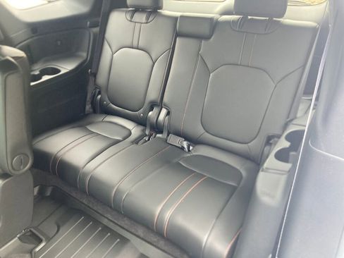 Used 2025 Honda Pilot TrailSport image 17