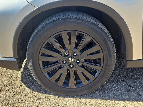 Used 2020 Mitsubishi Outlander LE image 9