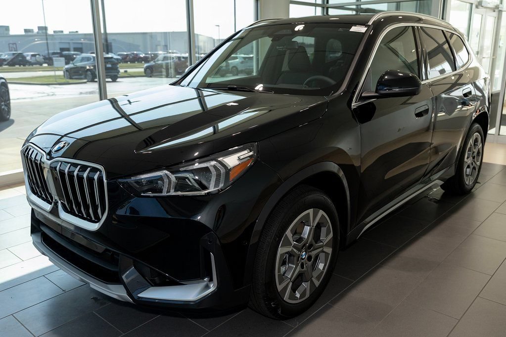 Used 2025 BMW X1 xDrive28i w/ Technology Package AWD/4WD image 3