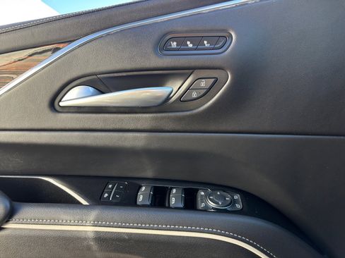 Used 2024 Cadillac Escalade Premium Luxury image 16