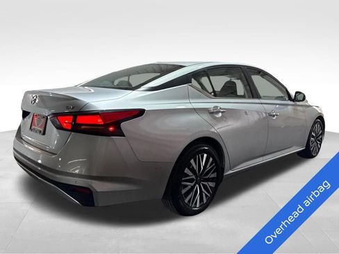 Used 2023 Nissan Altima 2.5 SV FWD image 5