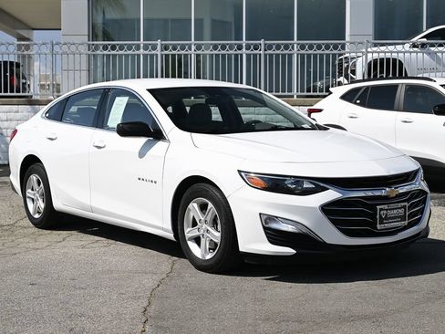 Used 2023 Chevrolet Malibu LS FWD image 2