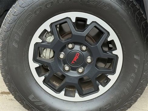 Used 2024 Toyota Tacoma TRD Off-Road image 10