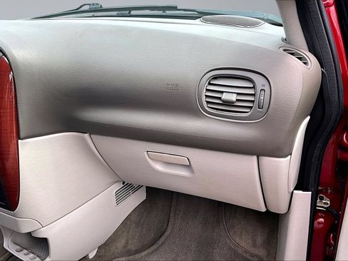 Used 2005 Chrysler Town & Country w/ Popular Equipment Group I FWD image 15