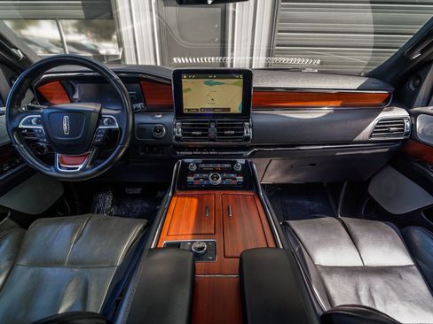 Used 2019 Lincoln Navigator Reserve AWD/4WD image 16