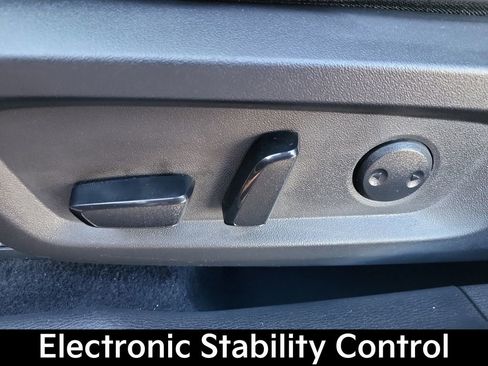 Used 2024 Mitsubishi Outlander SE image 12