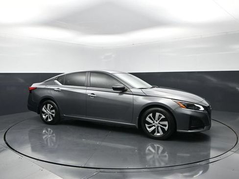 Used 2025 Nissan Altima 2.5 S FWD image 6
