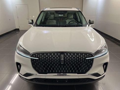 New 2026 Lincoln Aviator AWD image 2