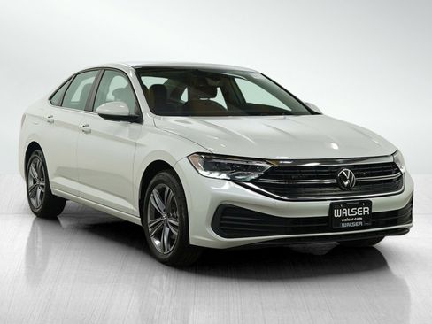 Used 2023 Volkswagen Jetta SE w/ Panoramic Sunroof Package image 7