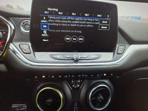 Used 2025 Chevrolet Blazer LT image 9