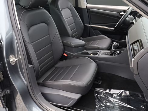 Certified 2024 Volkswagen Jetta SE FWD image 19