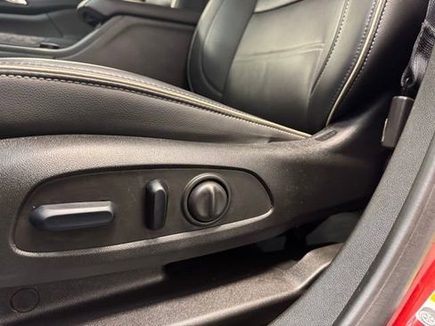 Used 2023 GMC Acadia Denali image 13