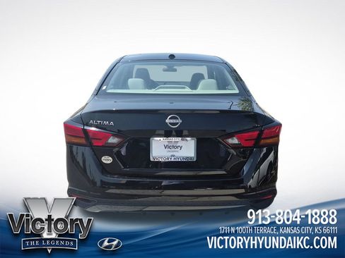 Used 2025 Nissan Altima 2.5 SV FWD image 4