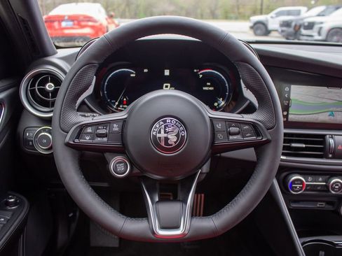 New 2025 Alfa Romeo Giulia AWD w/ Veloce Package AWD image 14