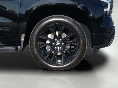 Used 2024 Chevrolet Silverado 1500 High Country w/ High Country Premium Package AWD/4WD image 4