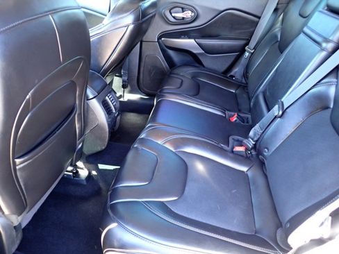 Used 2019 Jeep Cherokee Latitude Plus w/ Cold Weather Group image 9