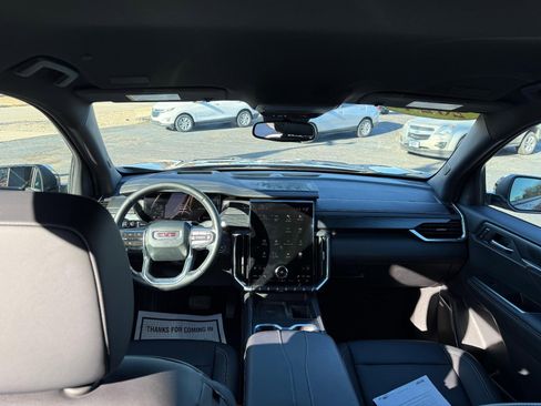 Used 2024 GMC Acadia Elevation w/ Luxury Package image 3