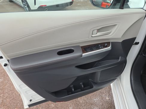 Certified 2024 Toyota Sienna LE image 14