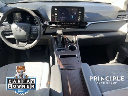 Used 2024 Toyota Sienna LE image 30