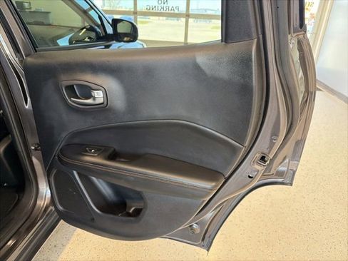Used 2019 Jeep Compass Limited w/ Safety & Security Group AWD/4WD image 39