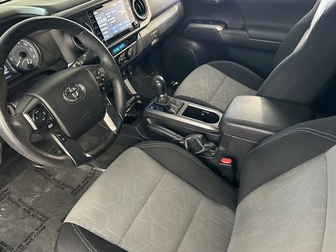 Used 2023 Toyota Tacoma TRD Off-Road w/ Technology Package AWD/4WD image 12