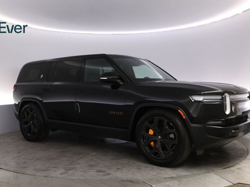 Used 2025 Rivian R1S Premium AWD/4WD image 14