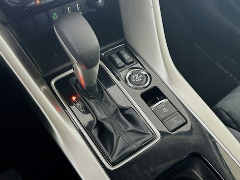 Used 2024 Mitsubishi Eclipse Cross SE image 25