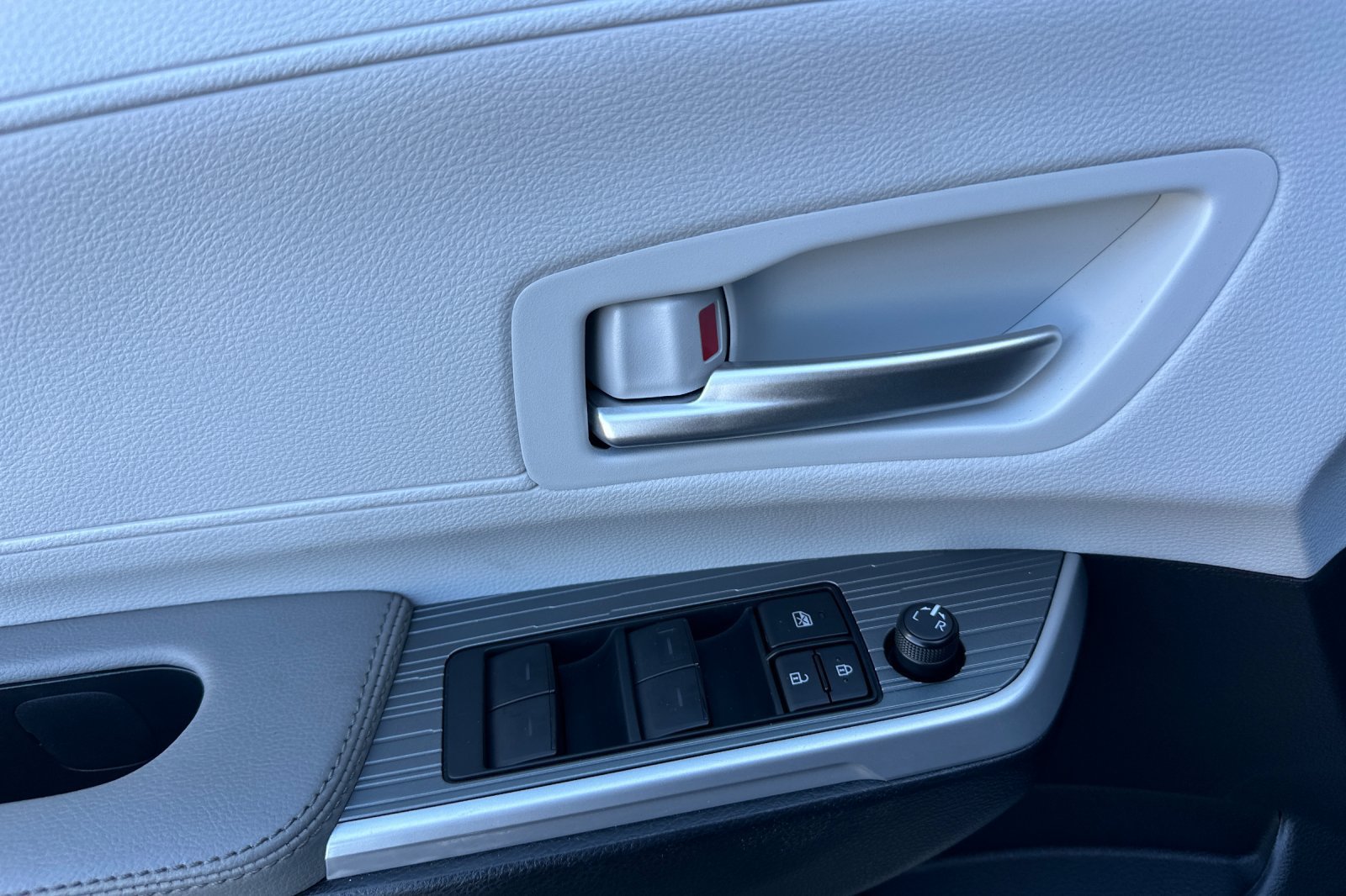 Certified 2025 Toyota Sienna XLE AWD/4WD image 17