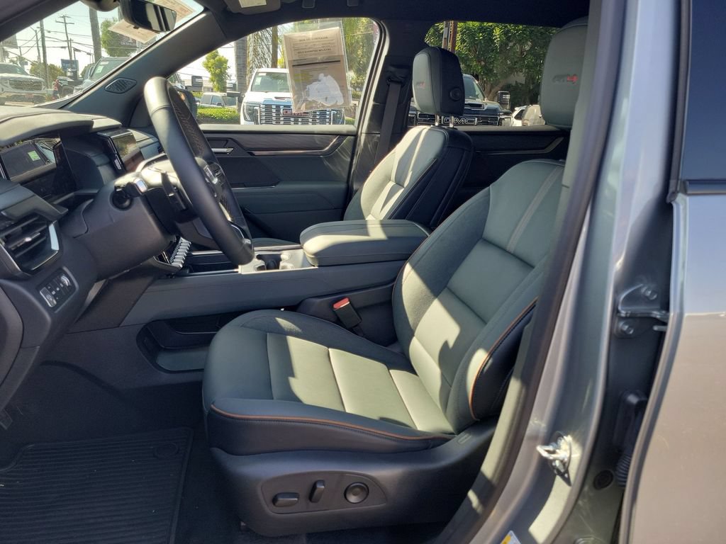 Used 2026 GMC Acadia AT4 w/ Luxury Package AWD/4WD image 19