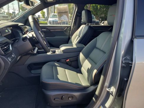 Used 2026 GMC Acadia AT4 w/ Luxury Package AWD/4WD image 19