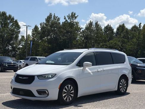 Used 2021 Chrysler Pacifica Touring-L FWD image 12