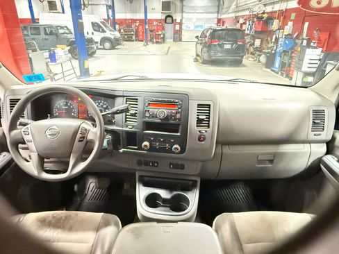 Used 2016 Nissan NV 2500 SV RWD image 21