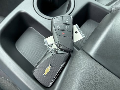 Used 2026 Chevrolet Silverado 1500 Custom Trail Boss w/ LPO, Dark Essentials Package AWD/4WD image 23