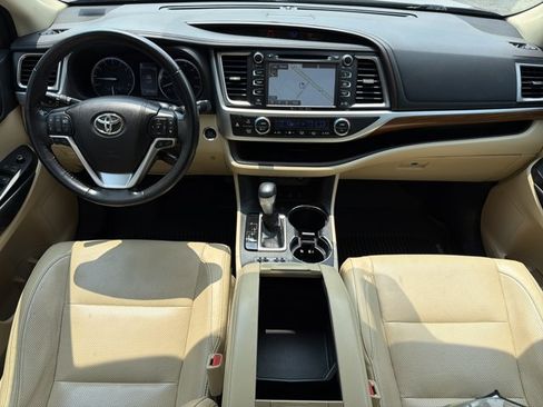 Used 2018 Toyota Highlander Limited Platinum AWD/4WD image 28