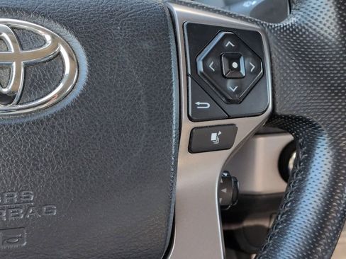 Used 2016 Toyota Tacoma TRD Off-Road image 25